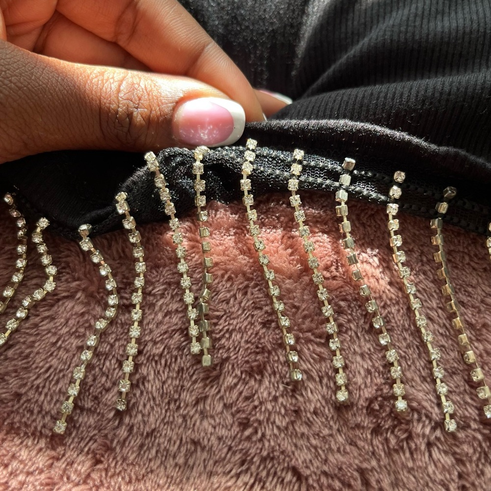 Black T shirt with dangling rhinestones - Picture 3 of 5